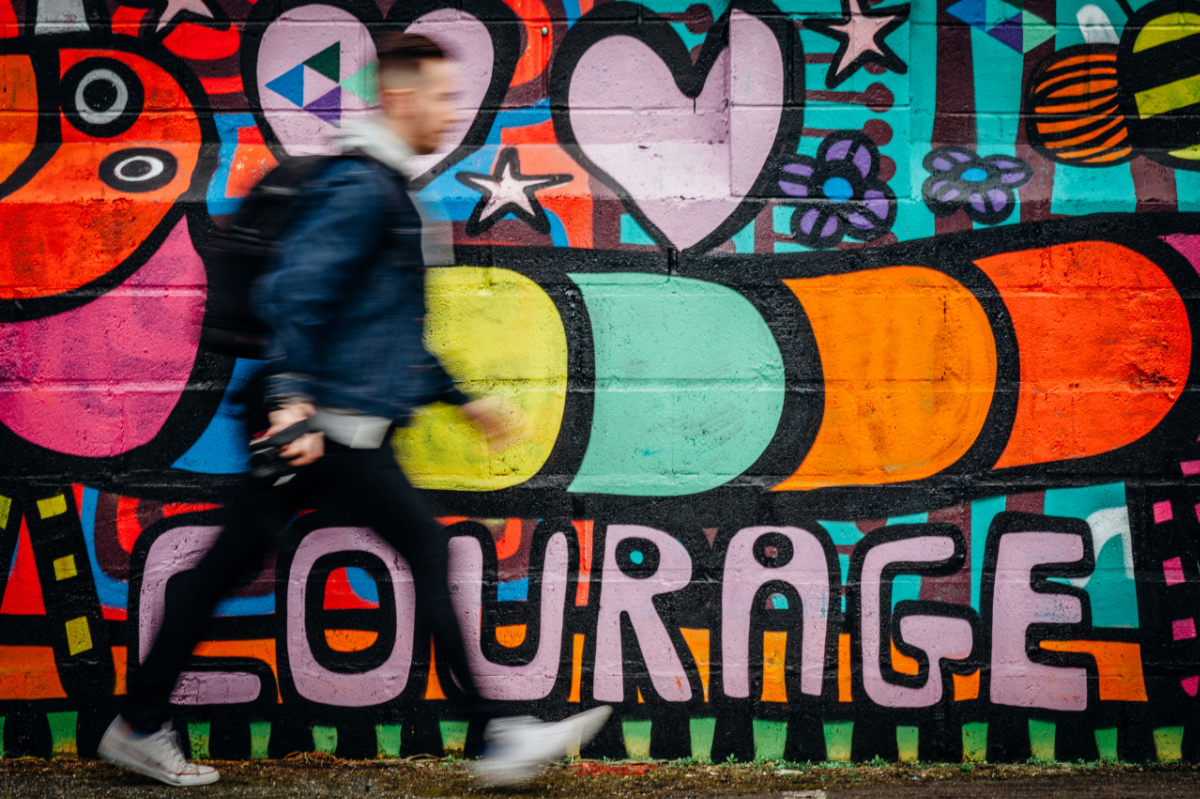 Graffiti mit dem Wort "Courage" (Mut)