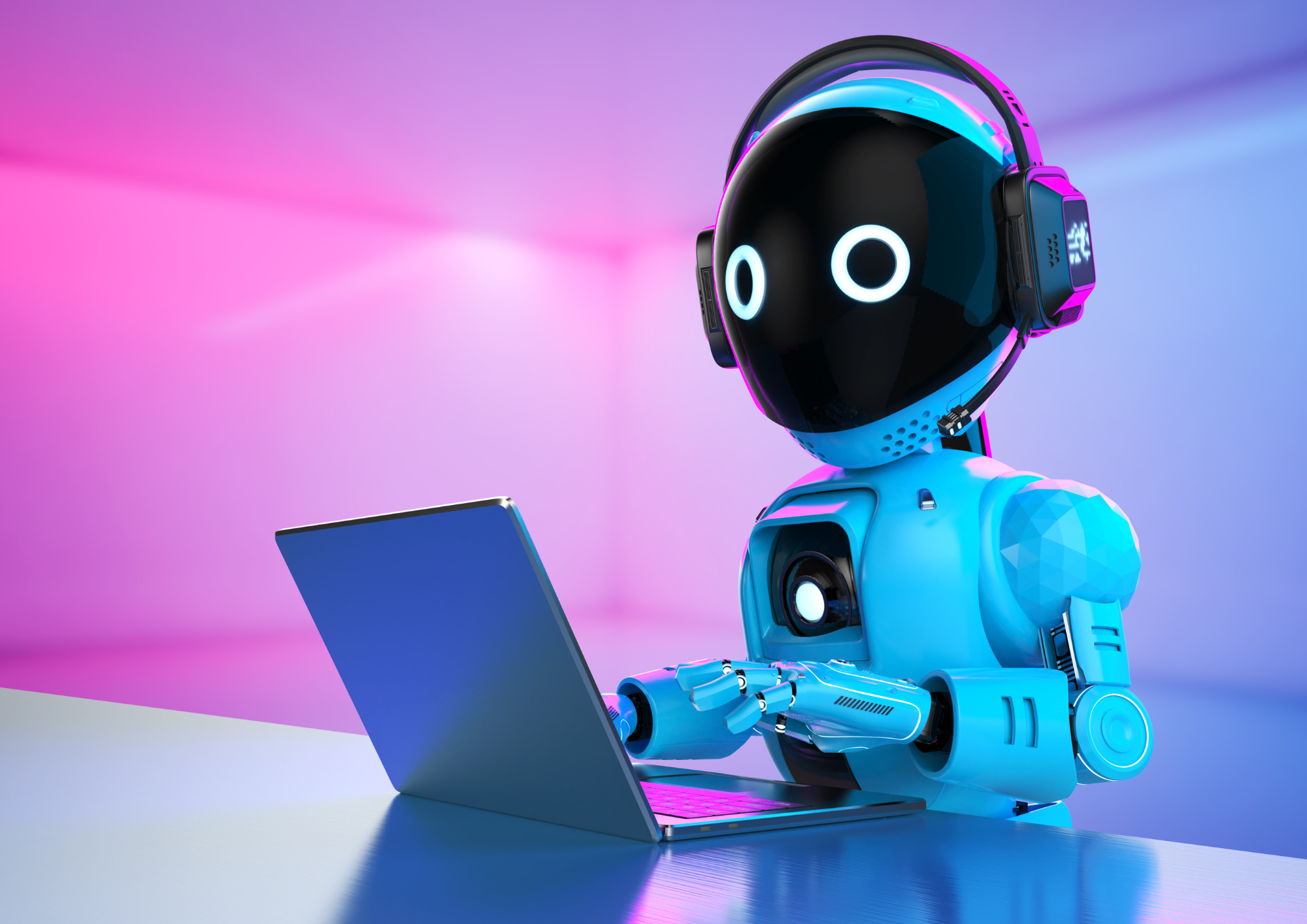 Zu sehen ist ein blauer Roboter, der ein Headset trägt und vor einem Laptop sitzt. Der Laptop steht auf einem Tisch. Der Hintergrund ist lila-blau.