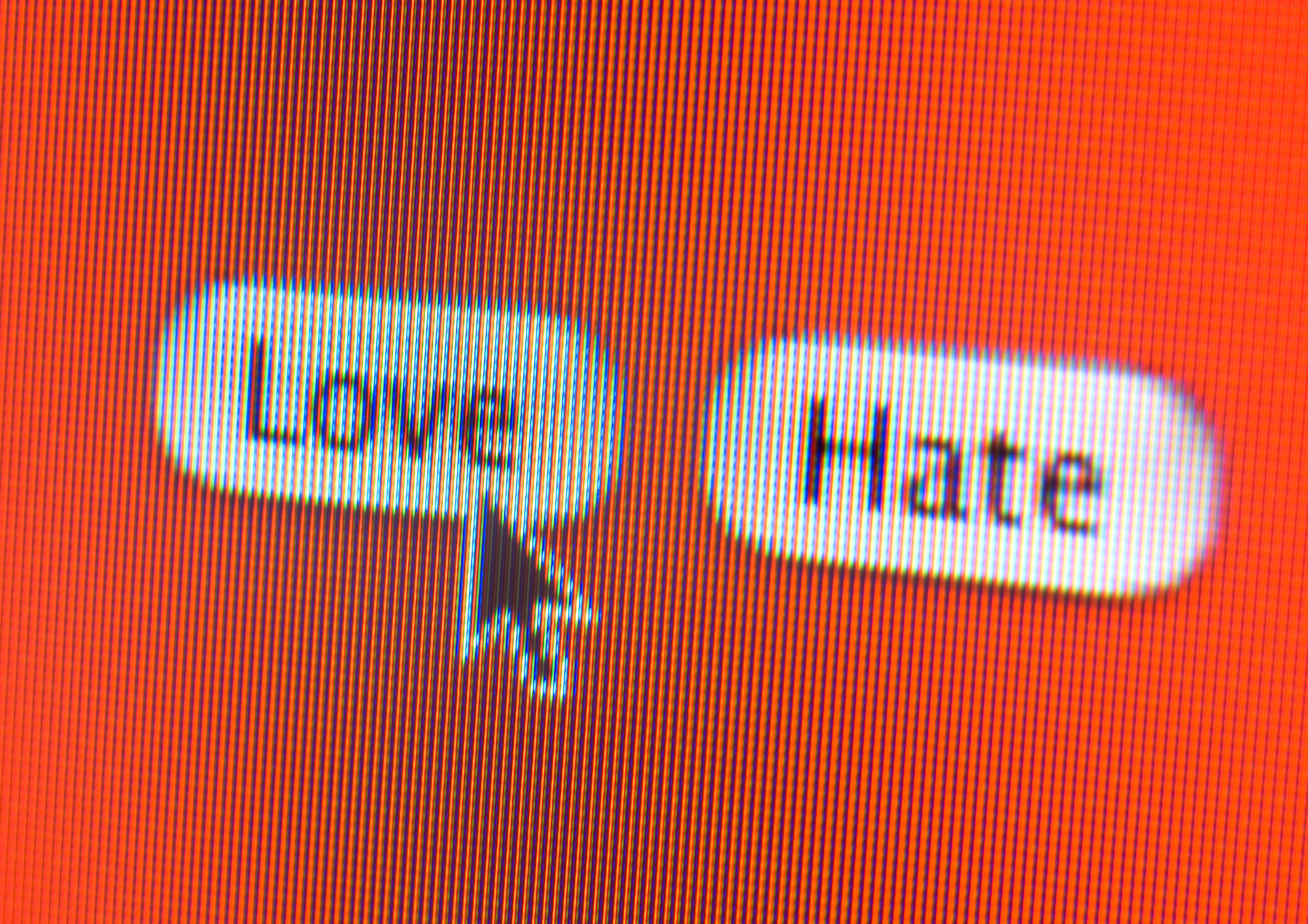 Auswahl auf Computerbildschirm "Love" und "Hate"