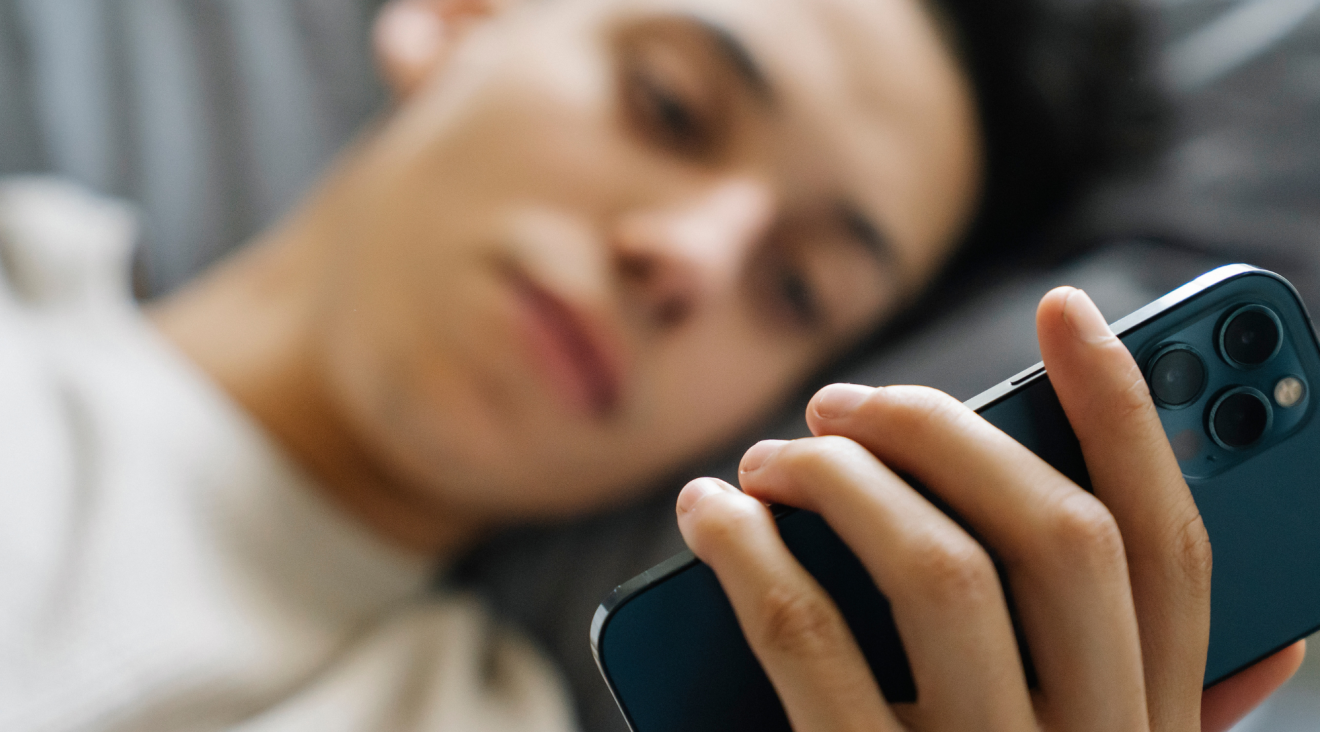 Einsamkeit, Social Media und KI-Chatbots bei jungen Menschen